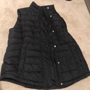 GAP Women's Black Puffer Vest